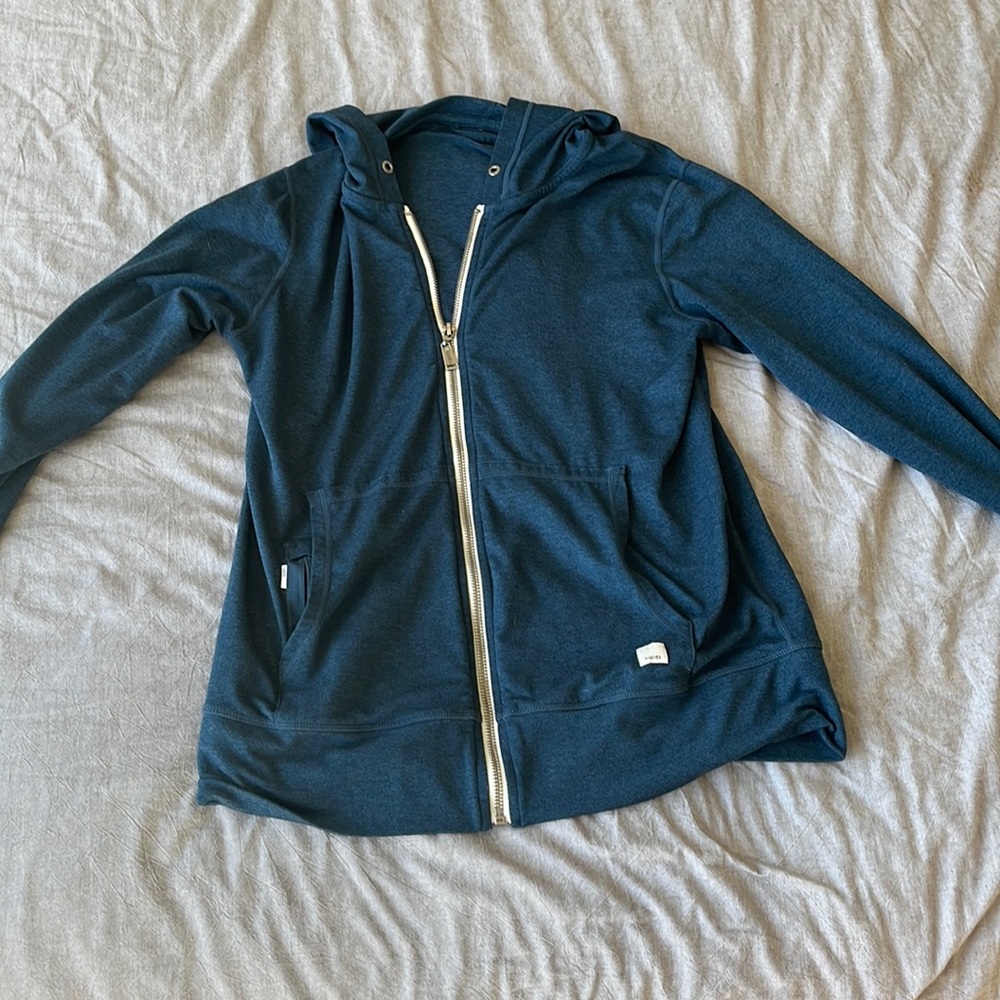 Vuori women’s performance halo hoodie size small in blue. Only worn a few times